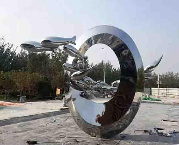 天津市路勁某樓盤門前廣場水景不銹鋼圓環雕塑