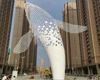 不銹鋼鏤空鯨魚雕塑