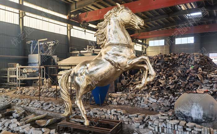 黃銅馬雕塑